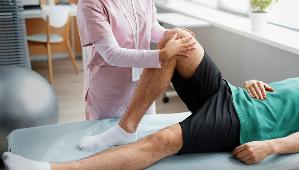 Tips for Managing Daily Knee Pain